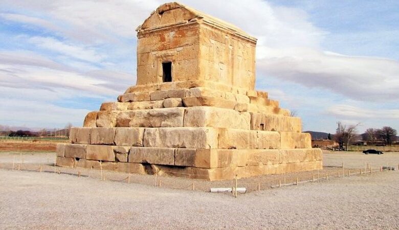 داخل آرامگاه کوروش را دیده اید؟ درون آرامگاه کوروش این شکلی است + تصاویر