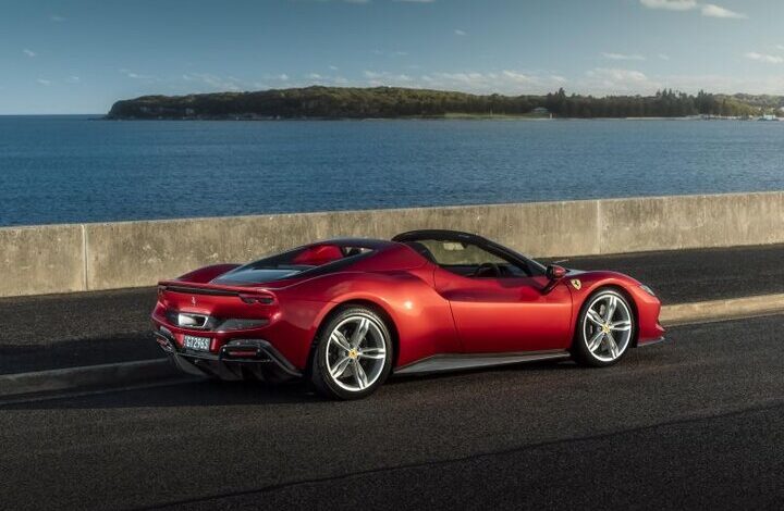 فراری از موتور برقی الکتریکا رونمایی کرد