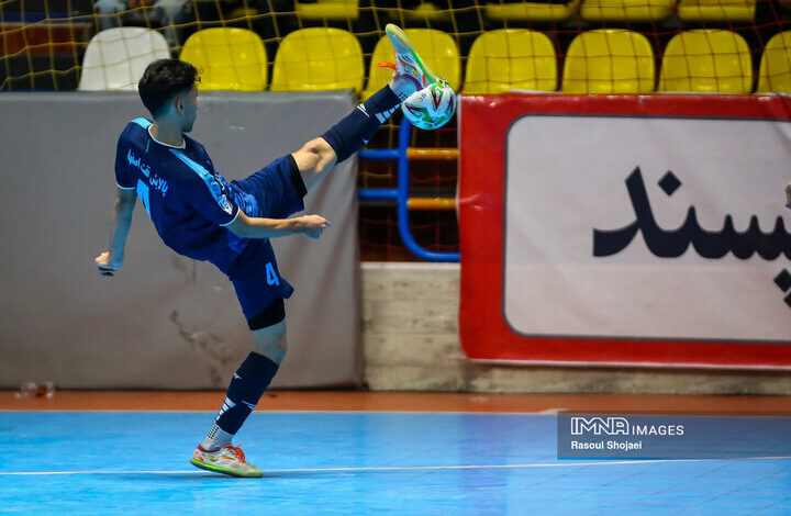 گیتی‌پسند قهرمان نیم فصل است،اما نبرد اصلی تازه شروع شد