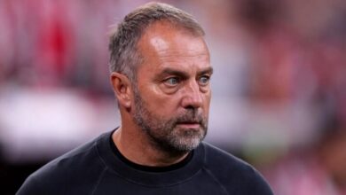 هانسی فلیک در جایگاه ویژه ورزشگاه برنابئو ال‌کلاسیکو را تماشا می‌کند + فیلم