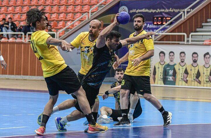 ما مدعی قهرمانی هستیم