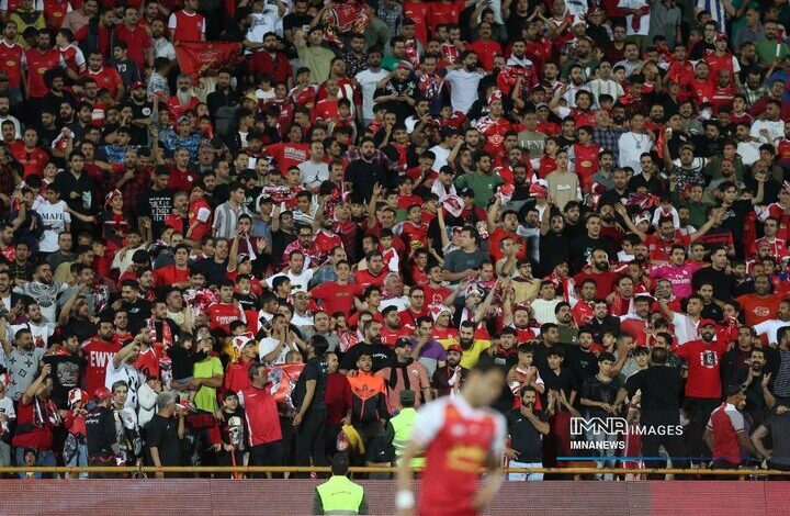 ساعت پخش زنده بازی پرسپولیس و ذوب آهن‌ از تلویزیون + شبکه ۳ و پخش آنلاین