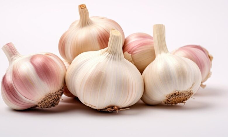 بوی سیر با چی میره - سریعترین راه رفع بوی سیر دهان