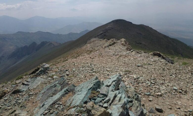 قله لزون شرقی یا پیازچال