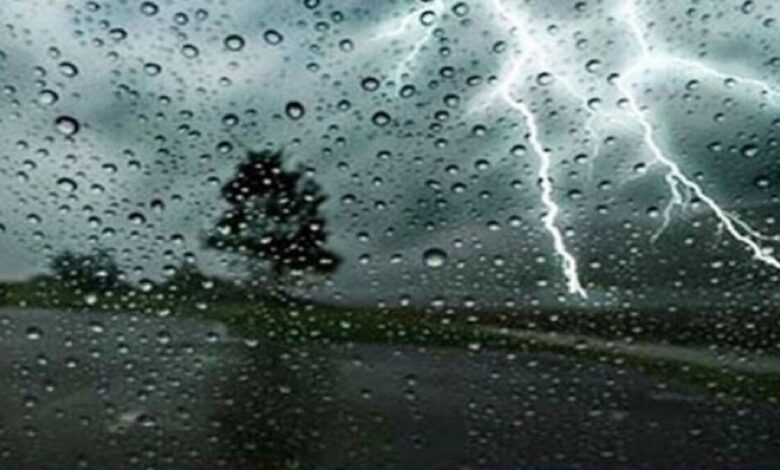 رگبار باران - وقوع طوفان - رعد و برق