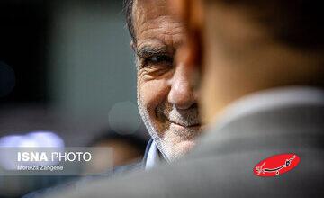 پزشکیان، امیر قلعه نویی و دنیا مالی در یک قاب تصویر/ رئیس جمهور در عکس دسته جمعی با تیم ملی پشت کدام بازیکن ایستاد؟ + تصاویر