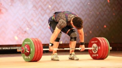 کوچ قهرمان وزنه‌برداری به بحرین! + عکس