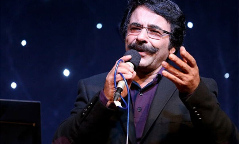 ویدیوی آوازخوانی علیرضا افتخاری بر مزار مادرش را ببینید