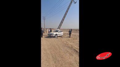 ویدیویی از تصادف شدید پژو پارس با تیر برق را ببینید