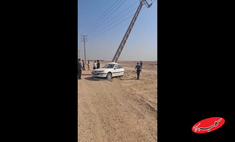 ویدیویی از تصادف شدید پژو پارس با تیر برق را ببینید