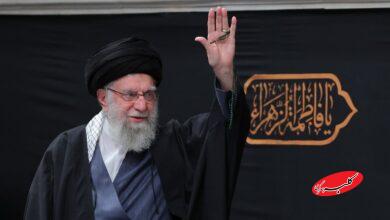 این عکس گفتگوی دیشب محمود کریمی با رهبر انقلاب وایرال شد!