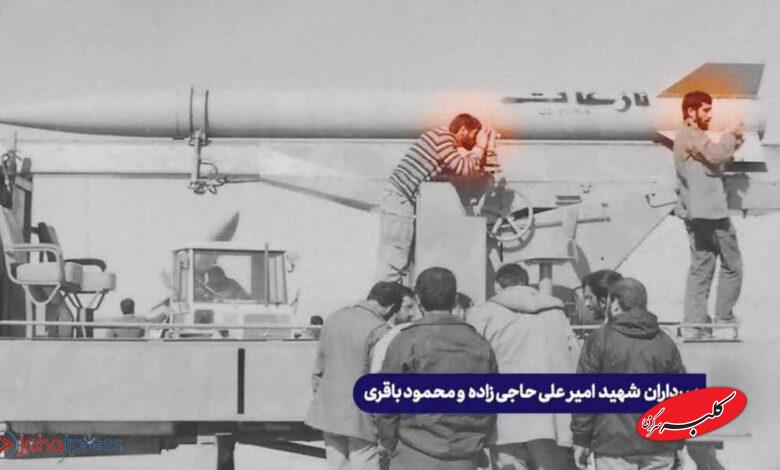 تصویری از شهیدان حاجیزاده و محمود باقری هنگام آمادهسازی برای شلیک راکت نازعات، اولین راکت بومی ایران در سال ۶۶ منتشر شد.