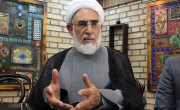 ریشه حملات به حسن روحانی به روایت منتجبنیا؛ شاید نسبت به آینده او احساس خطر میکنند/ برجام که امضا شد روی بنرهای تهران روحانی و ظریف را خائن خواندند!