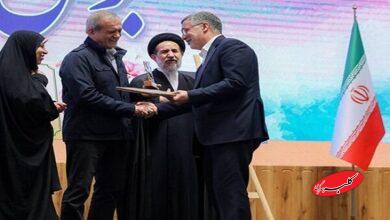 تقدیر از وزیر بهداشت در سومین رویداد جایزه ملی جوانی جمعیت