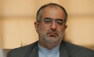 کنایه تند آشنا به جنجال امروز مجلس/ رسایی و ثابتی هر چه بیشتر حرف بزنند، بهتر است!