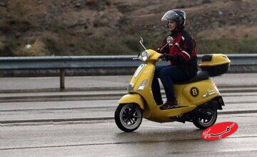 موتورسواری زنان حالا دیگر برای شهروندان عادی شده/ موتورهایی به رنگ بنفش یاسی،قرمزگوجه ای و زردقناری زیرپای خانمها