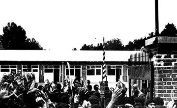 پشت دیوارهای سفارت چه خبر بود؟