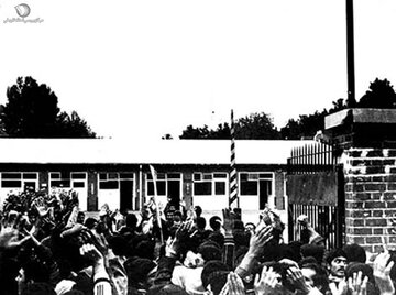 پشت دیوارهای سفارت چه خبر بود؟