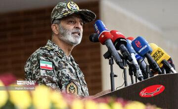 رئیس ستاد کل نیروهای مسلح: برای ما سخت است که همرزم ما در منزلی که در شأن آنها نیست زندگی کند/ وظیفه داریم ساخت منازل سازمانی را به سرانجام رسانیم