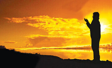 اینکه مومن باید بین خوف و رجاء باشد یعنی چه ؟