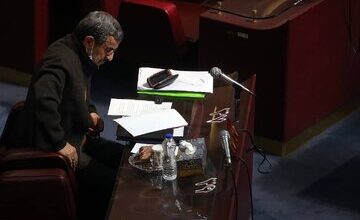 تفاوت احمدی نژاد ۱۴۰۴ با احمدی نژاد سال ۸۴/ رونمایی رئیس جمهور سابق از چهره سیاسی جدید خود؟