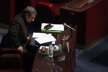 تفاوت احمدی نژاد ۱۴۰۴ با احمدی نژاد سال ۸۴/ رونمایی رئیس جمهور سابق از چهره سیاسی جدید خود؟