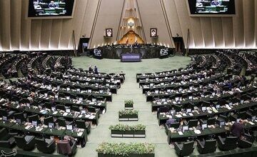 تذکر ۶۳ نماینده مجلس به رئیس جمهور برای بستن تنگه هرمز