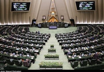 تذکر ۶۳ نماینده مجلس به رئیس جمهور برای بستن تنگه هرمز