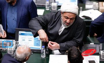 حمله مجدد رسایی به عارف با طرح یک ادعا؛ پیشنهاد لغو تابعیت فرزندش را دادم اما نپذیرفت و ناراحت شد/ مراکز امنیتی تابعیت فرزند آقای عارف را تایید کردند