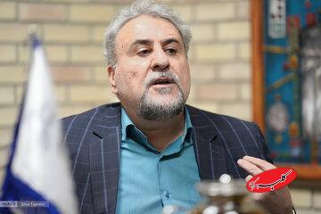 فلاحت پیشه: قانون اساسی باید اصلاح شود/ وقتی دولت و مجلس میگویند نمیتوانیم، هردو باید استعفا کنند