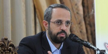 ادعای دستیار قالیباف درباره انتقاد عراقچی از مواضع ظریف و روحانی در جلسه‌ای خصوصی