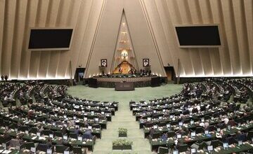 سرنوشت زندگی دهها میلیون ایرانی در دست چه کسانی قرار دارد؟/ آرای ۱۰ نماینده تهران در مجلس زیر ذره بین+ جدول