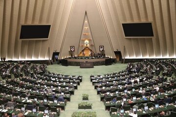 سرنوشت زندگی ده‌ها میلیون ایرانی در دست چه کسانی قرار دارد؟/ آرای ۱۰ نماینده تهران در مجلس زیر ذره بین+ جدول