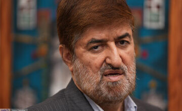 نظر متفاوت مطهری درباره ماجرای سفارت آمریکا؛ تسخیر و گروگان‌گیری یک کار غیر ضروری بود/ تحت تاثیر افراد چپ‌گرا بود