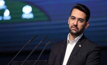 آذری‌جهرمی: همه چیز دلاری شده جز حقوق کارگرها و کارمندان/ البته جای نگرانی نیست!