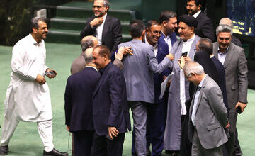 نامه هشدار تورمی ۵۱ نماینده به مسئولان ارشد نظام+جزئیات