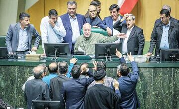 مجلس جناح‌بازی/ پورمختار: به یکی بدوبیراه می‌گویند و از دیگری تمجید می‌کنند؛  قانون دندان‌گیری هم نداشته اند/ محمودزاده: نظارت فدای حواشی سیاسی است