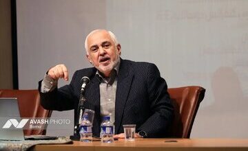 ظریف: ایران شکار آسانی نیست / آمریکا به مذاکرات واقعی بازگردد/ برنامه هسته‌ای آزمونی بوده برای مقاومت