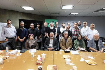 موضوع: عجله/ چهرهنگاری از پرویز شاپور، کامبیز درمبخش، اردشیر محصص، غلامعلی لطیفی و جواد علیزاده/ دوازدهمین دوسالانه کاریکاتور تهران کلید خورد