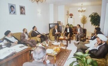 عکسی از ۳۰ سال پیش/ از مرحوم دعایی تا حسین شریعتمداری و غلامحسین کرباسچی/ روزگاری که ایران فقط ۸ روزنامه سراسری داشت