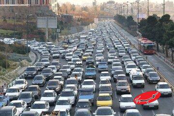 رانندگان بخوانند/ تصمیم جدید دولت برای نرخ بنزین تاکسی‌های اینترنتی