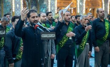 برگزاری مراسم عبادی خادمان آستان عباسی به مناسبت شهادت حضرت زهرا (س) + تصاویر