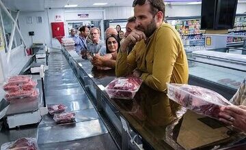 مدیرعامل میادین میوه: گوشت را نصف قیمت میدهیم