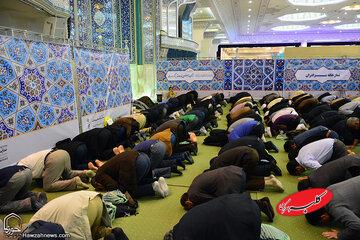 پیامبر(ص) برای پاداش شرکت در نماز جماعت چه تعبیری به کار بردند؟