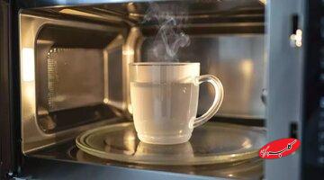 چیزی که جوشاندن آب در مایکروویو را خطرناک می‌کند