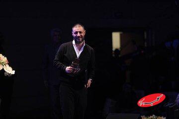 تجلیل از جمشید هاشمپور / جوایز فیلم شهر در دستان جواد عزتی و آزاده صمدی