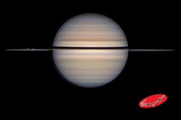 عکس روز ناسا از عبور قمرهای یخی از مقابل حلقههای زحل