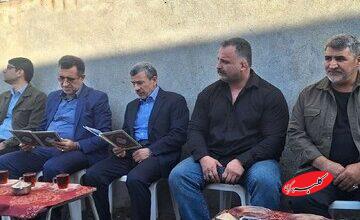 ژستهای خاص احمدینژاد در مراسم ختم خواهر مشایی + عکس