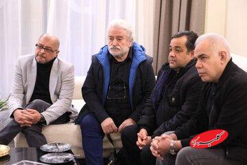 دیدار هنرمندان از دختر و داماد هادی مرزبان