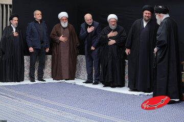 احوال پرسی رهبر انقلاب با مسئولین نظام در بدو ورود به حسینیه امام خمینی+تصاویر